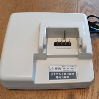 パナソニック(Panasonic)のパナソニック　バッテリー充電器　NKJ061(汎用パーツ)