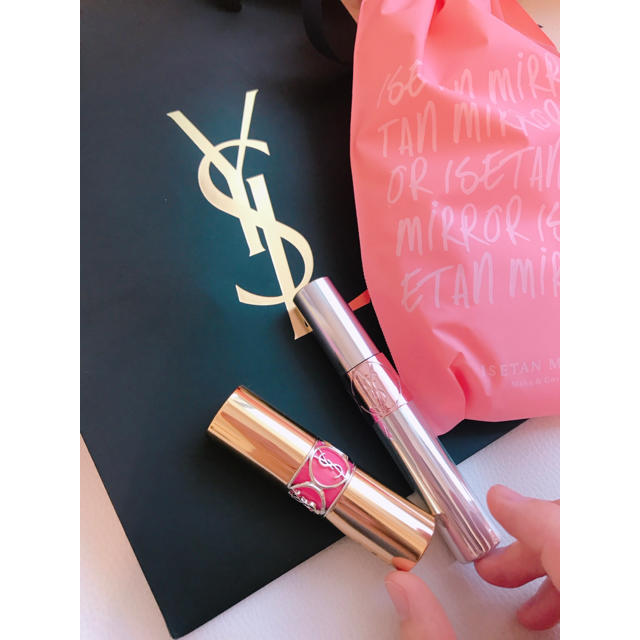 Yves Saint Laurent Beaute(イヴサンローランボーテ)のYSLヴォリュプテシャイン32とティントインオイルのセット売り定価8600円新品 コスメ/美容のベースメイク/化粧品(リップグロス)の商品写真