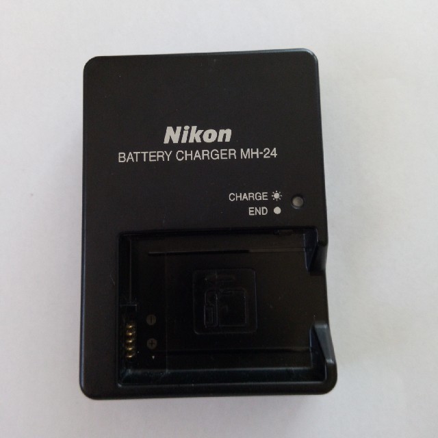 Nikon(ニコン)のニコン　純正バッテリーチャージャー　MH-24 スマホ/家電/カメラのスマートフォン/携帯電話(バッテリー/充電器)の商品写真