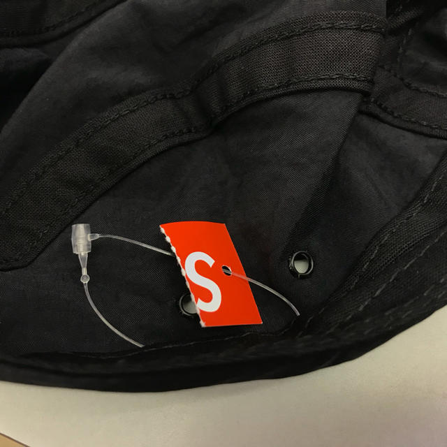 Supreme(シュプリーム)のsupreme raised logo patch camp cap box メンズの帽子(キャップ)の商品写真