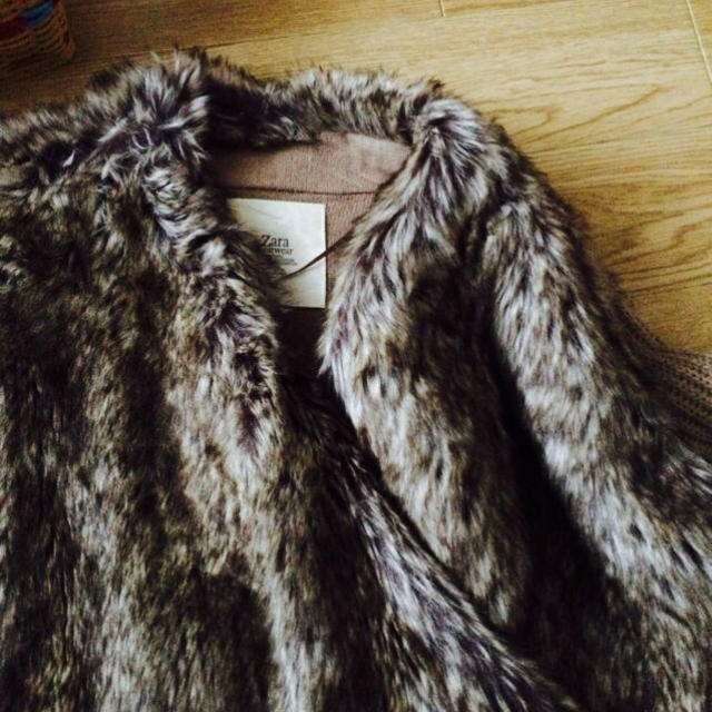 ZARA(ザラ)のZARAフェイクファー レディースのジャケット/アウター(毛皮/ファーコート)の商品写真