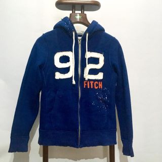 Abercrombie&Fitch(パーカー ・ ブルー・ネイビー/青色系)の Abercrombie&Fitch(パーカー ・ ブルー・ネイビー/青色系)の