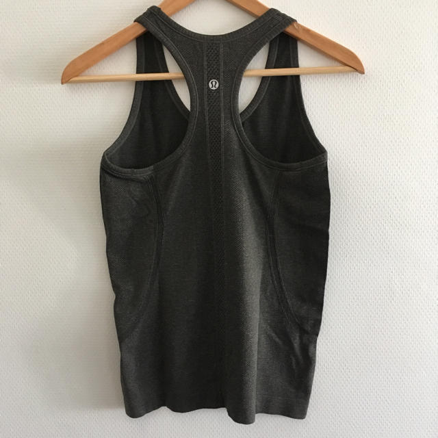 lululemon(ルルレモン)の*outlet* lululemon size6 tank top スポーツ/アウトドアのトレーニング/エクササイズ(ヨガ)の商品写真