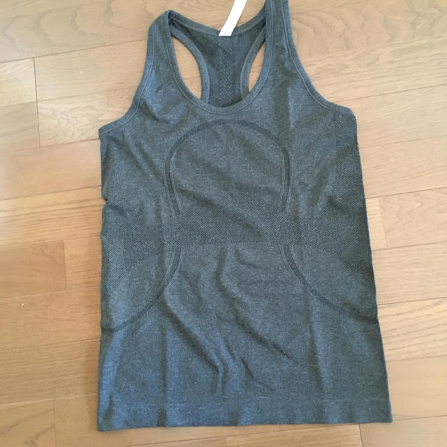 lululemon(ルルレモン)の*outlet* lululemon size6 tank top スポーツ/アウトドアのトレーニング/エクササイズ(ヨガ)の商品写真