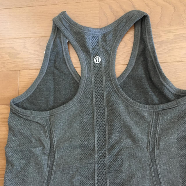 lululemon(ルルレモン)の*outlet* lululemon size6 tank top スポーツ/アウトドアのトレーニング/エクササイズ(ヨガ)の商品写真