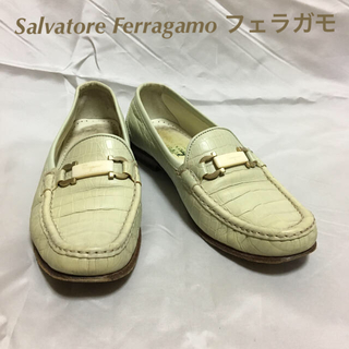 フェラガモ(Ferragamo)のフェラガモ  ビッド型押しローファー6 1/2Cライトグリーン(ローファー/革靴)