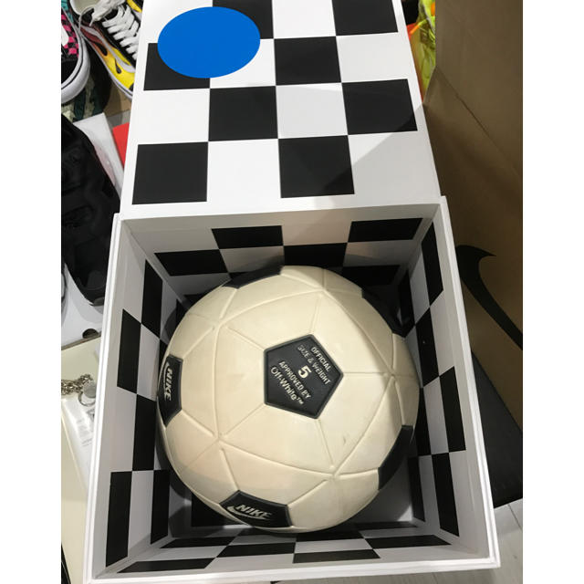 NIKE(ナイキ)のNIKE off-White サッカーボール スポーツ/アウトドアのサッカー/フットサル(ボール)の商品写真