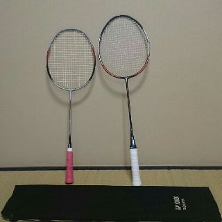 YONEX - ヨネックスバドミントンラケット 最終値下げ(2本組)の YONEX - ヨネックスバドミントンラケット 最終値下げ(2本組)の