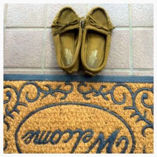 ミネトンカ(Minnetonka)のＭinnetonka スウェードモカシン(ローファー/革靴)