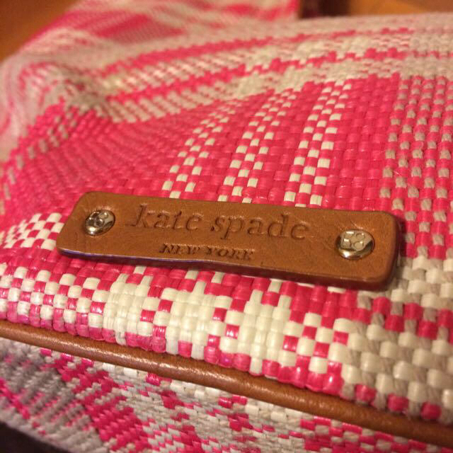 kate spade new york(ケイトスペードニューヨーク)のKate spadeリボンのピンクバッグ レディースのバッグ(ハンドバッグ)の商品写真