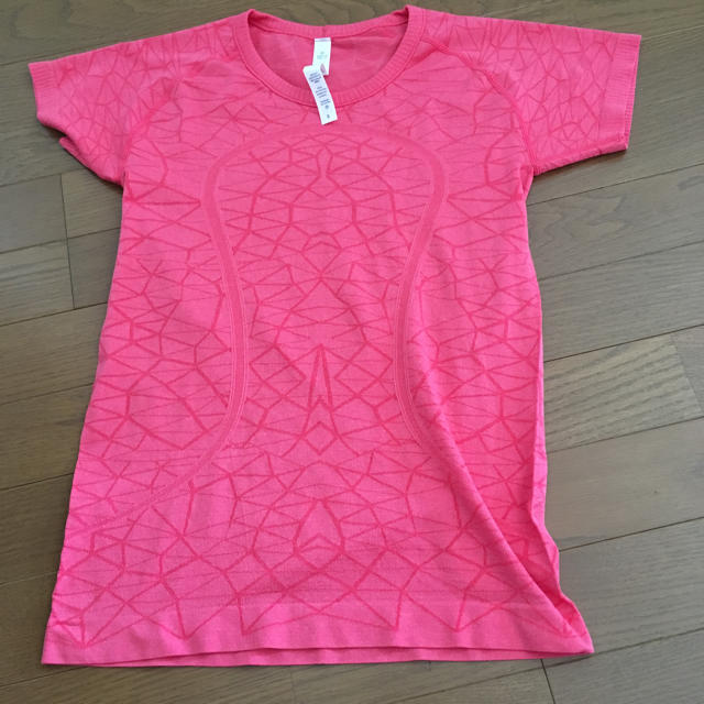 lululemon(ルルレモン)の*outlet* lululemon size10 T-shirts スポーツ/アウトドアのトレーニング/エクササイズ(ヨガ)の商品写真