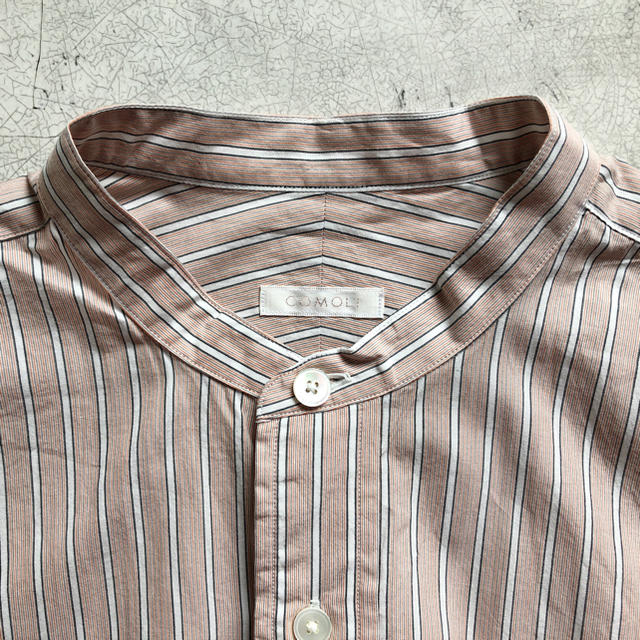comoli ピンクストライプバンドカラーシャツ サイズ1 2018SS メンズのトップス(シャツ)の商品写真