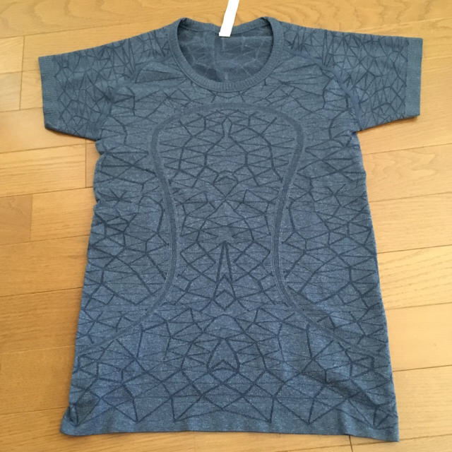 *outlet* lululemon size4 T-shirt