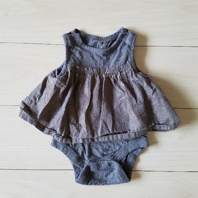 babyGAP(ベビーギャップ)のgap ワンピース風ロンパース　3~6M キッズ/ベビー/マタニティのベビー服(~85cm)(ロンパース)の商品写真