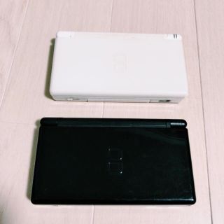 ニンテンドーDS(ニンテンドーDS)のDS本体とソフトセット(携帯用ゲーム機本体)