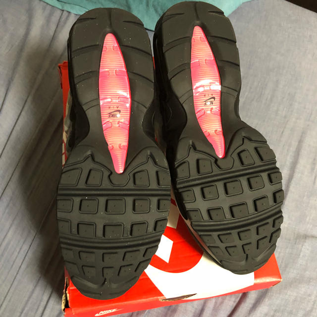 NIKE(ナイキ)のNike air max 95 Og solar red 2018 メンズの靴/シューズ(スニーカー)の商品写真