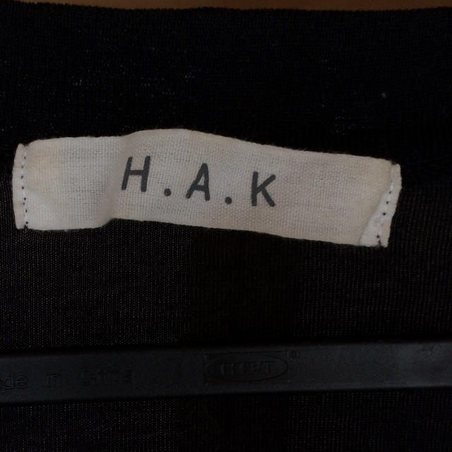 H.A.K(ハク)のほぼ新品未使用 HAK 黒 カットソー レディースのトップス(カットソー(長袖/七分))の商品写真