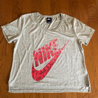 ナイキ(NIKE)の専用  新品  NIKE  レデースＴシャツ  サイズ:Ｍ(Tシャツ(半袖/袖なし))