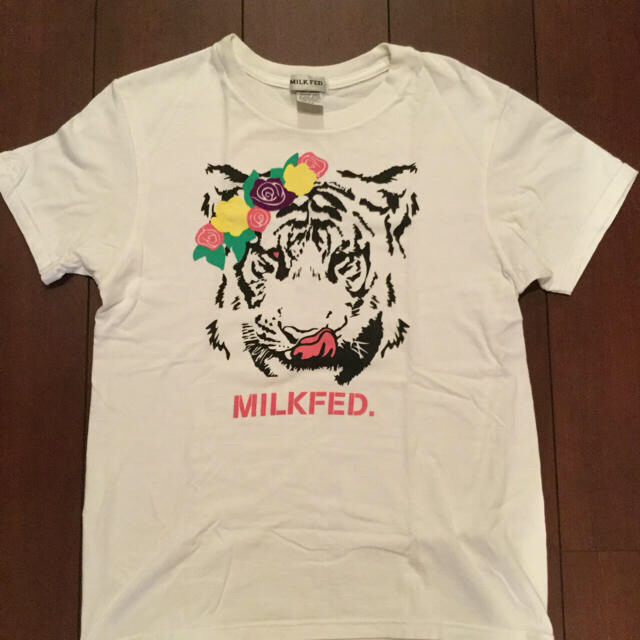 MILKFED.(ミルクフェド)のMILKFED.  ミルクフェド Tシャツ    白×虎 ブランドロゴ入り レディースのトップス(Tシャツ(半袖/袖なし))の商品写真