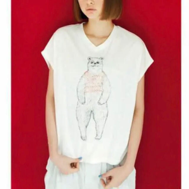 haco!(ハコ)のhaco. ファクトリー ベストを着たくまTシャツ レディースのトップス(Tシャツ(半袖/袖なし))の商品写真