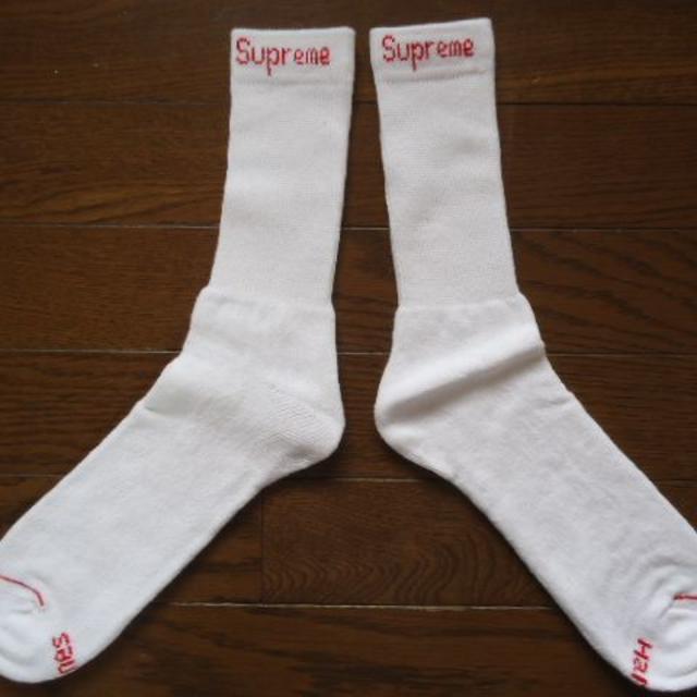 Supreme(シュプリーム)の送料込SUPREME別注限定Hanesロゴ入りソックスシュプリームホワイト新品  メンズのレッグウェア(ソックス)の商品写真