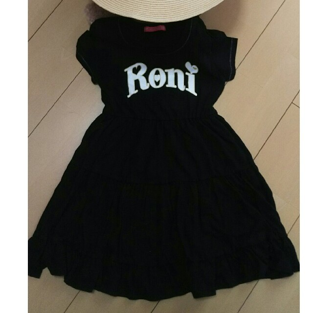 RONI(ロニィ)のroni ワンピース ブラック 半袖 ワンピ Ｍ キッズ/ベビー/マタニティのキッズ服女の子用(90cm~)(ワンピース)の商品写真