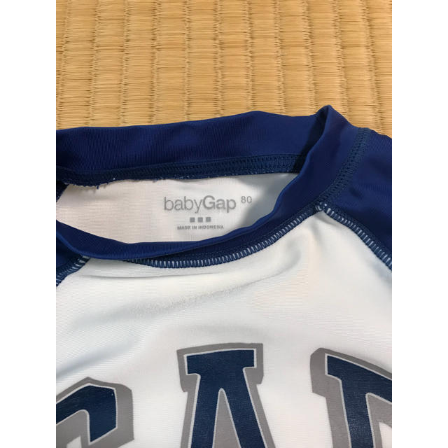 babyGAP(ベビーギャップ)のBaby Gap☆サイズ80ラッシュガード キッズ/ベビー/マタニティのベビー服(~85cm)(水着)の商品写真