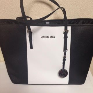 マイケルコース(Michael Kors)のジェットセット トラベルトート 黒/白(トートバッグ)