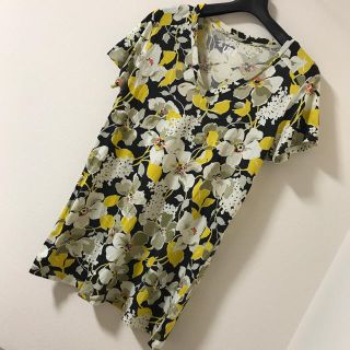 ヴェラブラッドリー(Vera Bradley)のユニクロUT ヴェラブラッドリー 花柄半袖VネックチュニックTシャツ(チュニック)