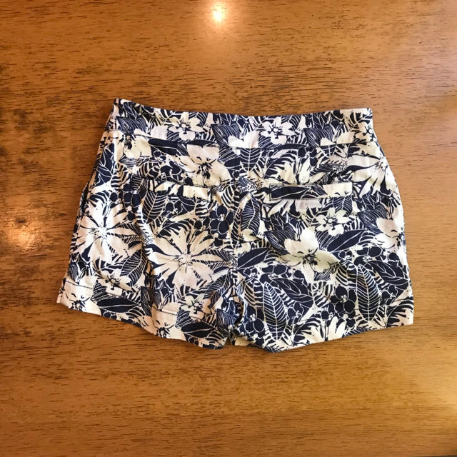 KAVU(カブー)のKAVU 花柄 ボタニカル ショートパンツ レディースのパンツ(ショートパンツ)の商品写真