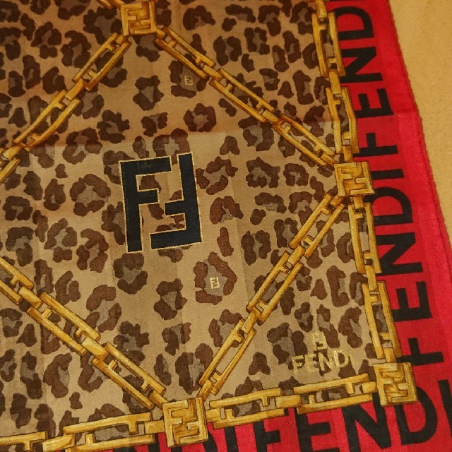 FENDI(フェンディ)のFENDI   約 57Ⅹ57㎝ レディースのファッション小物(ハンカチ)の商品写真