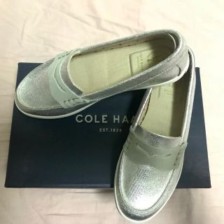 コールハーン(Cole Haan)の【新品】コールハーン スリッポン シルバー 22.5cm(スリッポン/モカシン)