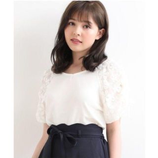 マジェスティックレゴン(MAJESTIC LEGON)のMAJESTIC LEGON☆新品♪3D花柄シアーレース袖＊ガーリートップス(シャツ/ブラウス(半袖/袖なし))