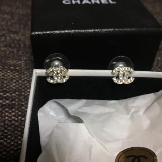 シャネル(CHANEL)のCHANEL★刻印ありストーンピアス(ピアス)