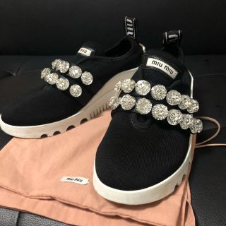 ミュウミュウ(miumiu)のMiu miu ビジュースリッポン ブラック(スニーカー)