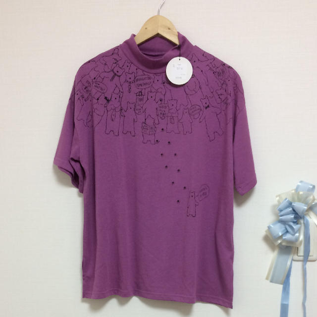 rivet & surge(リベットアンドサージ)の新品♡rivet＆surge いっぱいクマ ボトルネック ピンク紫 レディースのトップス(Tシャツ(半袖/袖なし))の商品写真