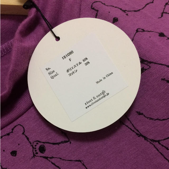 rivet & surge(リベットアンドサージ)の新品♡rivet＆surge いっぱいクマ ボトルネック ピンク紫 レディースのトップス(Tシャツ(半袖/袖なし))の商品写真