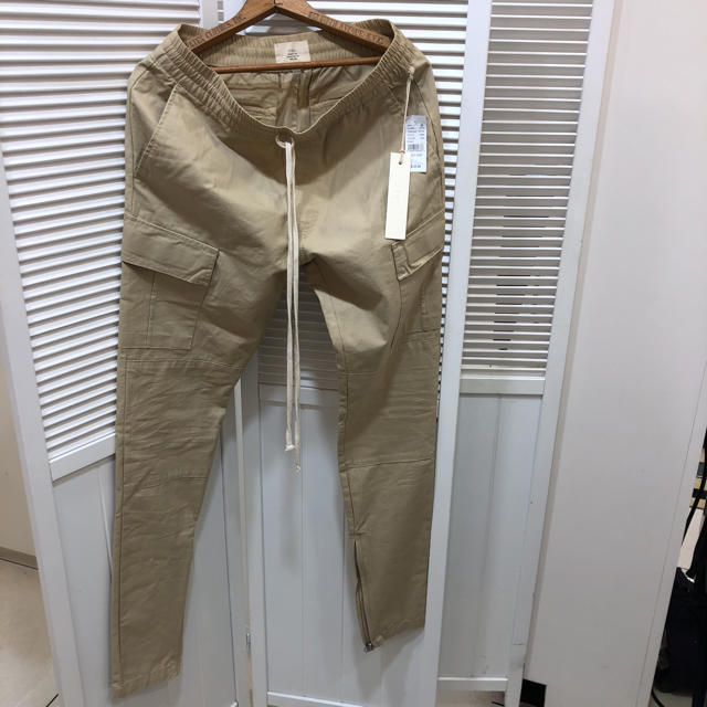 FEAR OF GOD(フィアオブゴッド)のフィアオブゴッド  カーゴ カーキM メンズのパンツ(ワークパンツ/カーゴパンツ)の商品写真