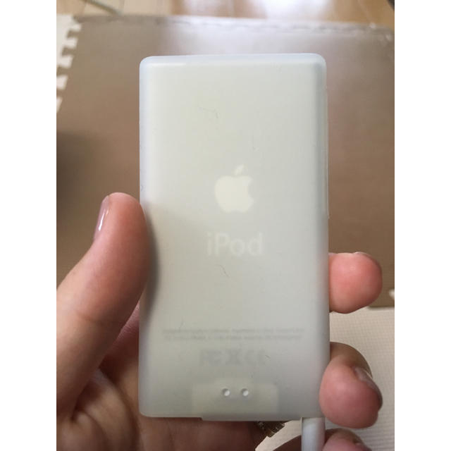 Apple(アップル)のipod nano 16GB シルバー スマホ/家電/カメラのオーディオ機器(ポータブルプレーヤー)の商品写真
