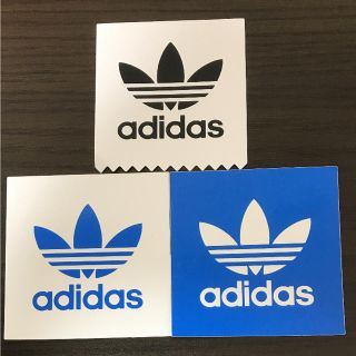 アディダス(adidas)の【縦7.5cm横7.5cm】adidas ステッカー サービス品3枚セット(ステッカー)