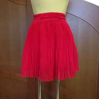 スカラー(ScoLar)の真っ赤なスカート ♪(ひざ丈スカート)