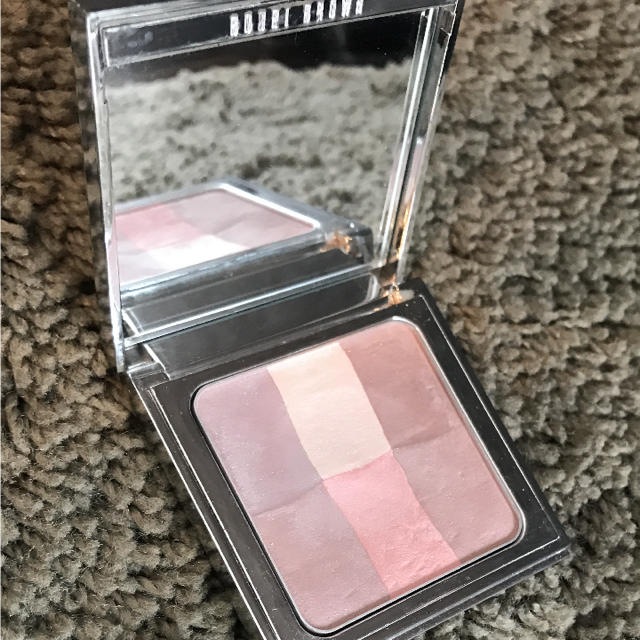 BOBBI BROWN(ボビイブラウン)のBOBBI BROWN ♡ ハイライト コスメ/美容のベースメイク/化粧品(フェイスパウダー)の商品写真