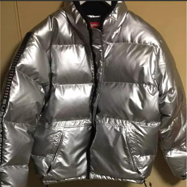 Supreme(シュプリーム)のシュプReflective Sleeve logo puffy jacket メンズのジャケット/アウター(ダウンジャケット)の商品写真