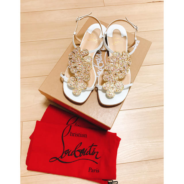 Christian Louboutin(クリスチャンルブタン)のぽっぴ様専用 ルブタン キラキラ夏サンダル 白 レディースの靴/シューズ(サンダル)の商品写真