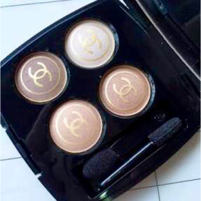 シャネル アイシャドウQUATUOR BOUTONS DE CHANEL