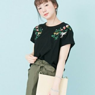 アーバンリサーチ(URBAN RESEARCH)のアーバンリサーチの刺繍入り花柄カットソー(Tシャツ(半袖/袖なし))