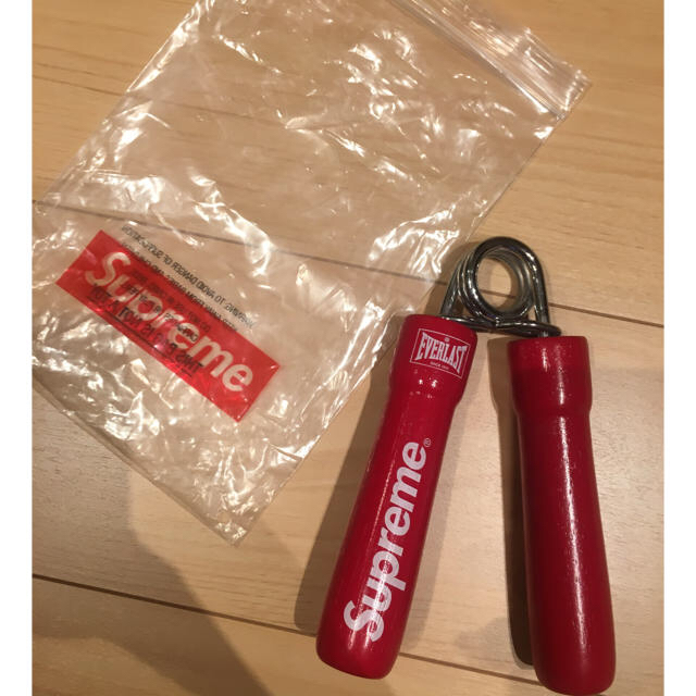 Supreme(シュプリーム)の◆こう様専用◆supremeハンドグリップ 握力 スポーツ/アウトドアのトレーニング/エクササイズ(トレーニング用品)の商品写真