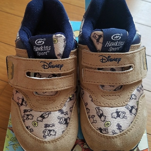 Disney(ディズニー)の最終値下げ！新品未使用 ディズニー くまのプーさん スニーカー17センチ キッズ/ベビー/マタニティのキッズ靴/シューズ(15cm~)(スニーカー)の商品写真