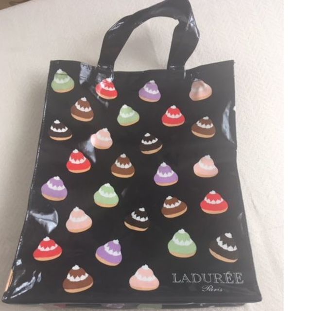 LADUREE(ラデュレ)のLaduree　トートバッグ　大　ビニールコーティング レディースのバッグ(トートバッグ)の商品写真