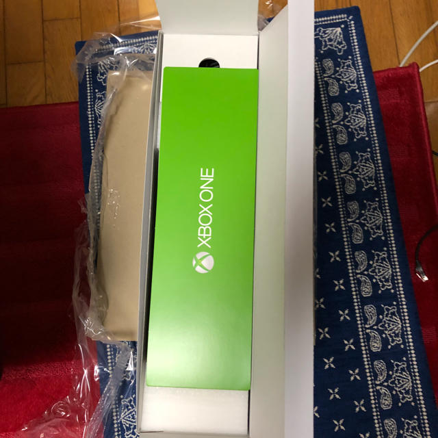 Xbox(エックスボックス)のXbox One S 1 TB PUBG 同梱版 エンタメ/ホビーのゲームソフト/ゲーム機本体(家庭用ゲーム機本体)の商品写真